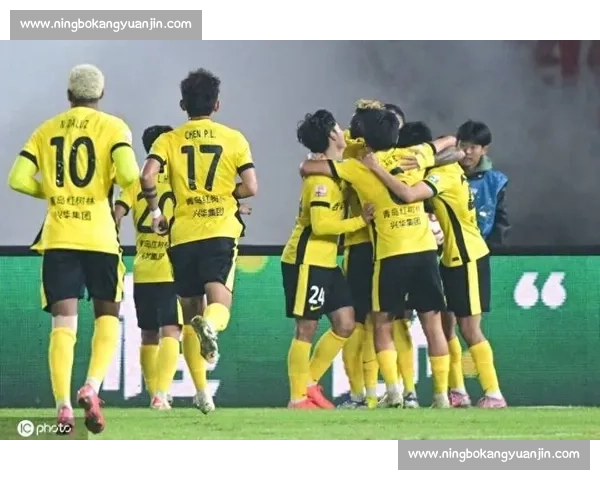 中超：2-2 绝平！青岛西海岸阻击成都蓉城登顶