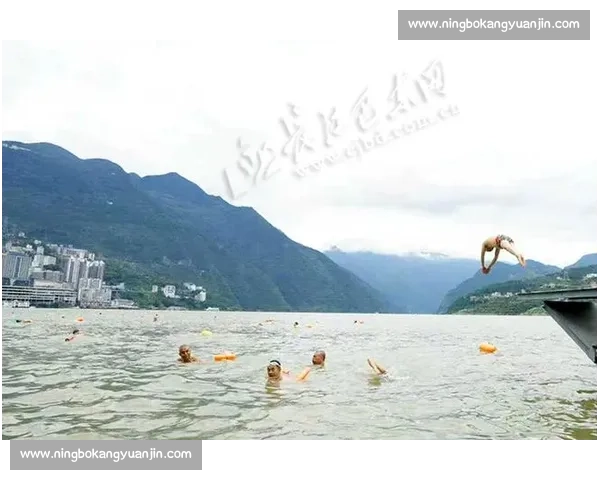 湖北首场冬泳赛巴东开赛 481 勇士逐浪三峡 湖北首场冬泳赛巴东开赛 481 勇士逐浪三峡