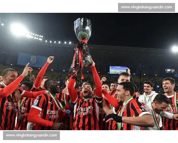 红黑军团主场迎战巴勒莫焦点对决意甲悬念再起赛季关键战火热上演 红黑军团主场迎战巴勒莫焦点对决意甲悬念再起赛季关键战火热上演