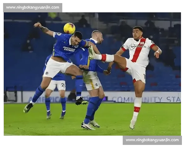 莱切迎战西汉姆欧战碰撞谁能掌控比赛节奏走向关键对决悬念升级